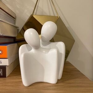 Boutique Lovely Couple Statue White Resin Modern NWT